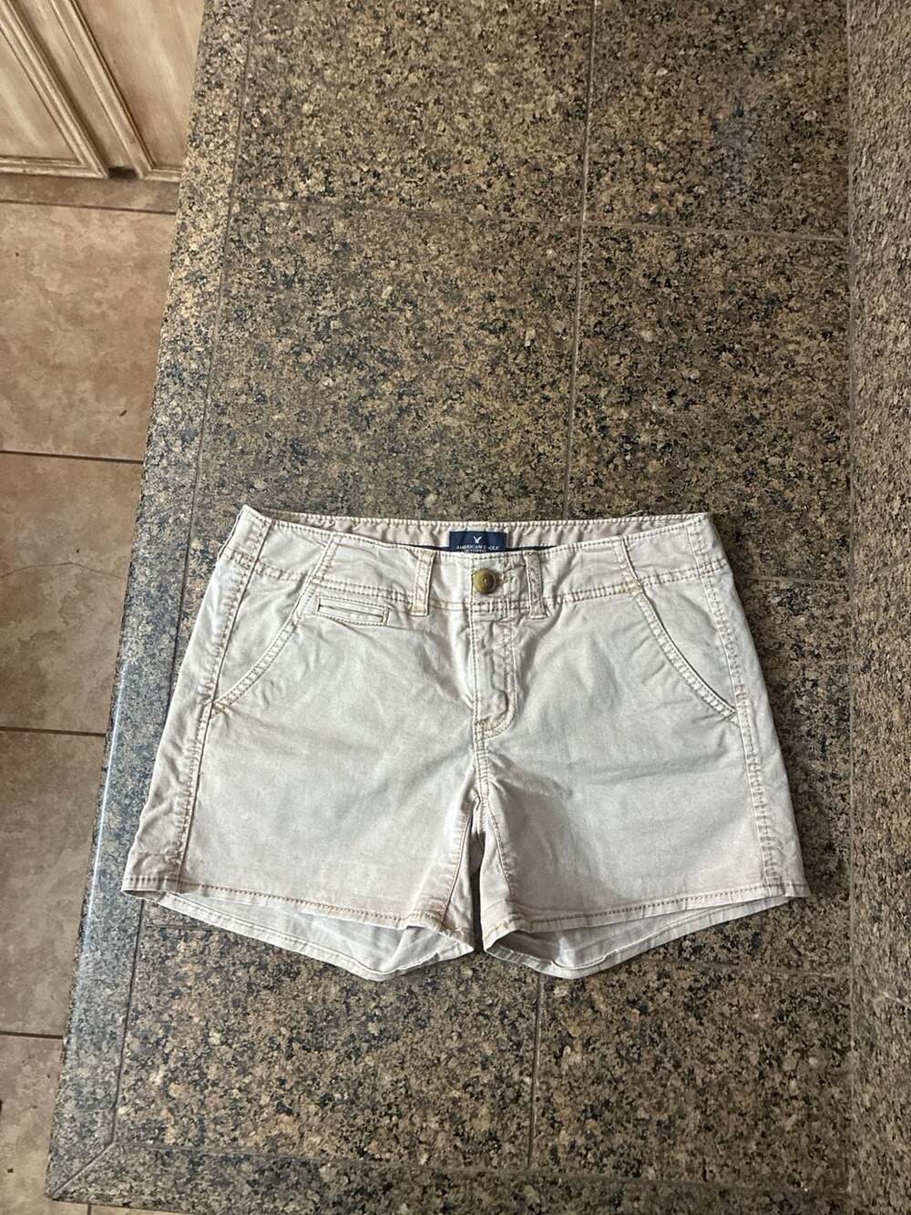 American Eagle Women's Stretch Khaki Shortie Chino Shorts size 6